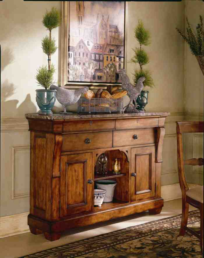 Decorating Dining Room Buffets and Sideboards